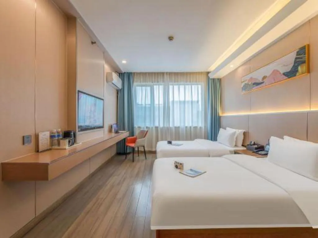 Bed in Vienna Hotel Shenzhen Pinghu Shuangyong Street Metro Station