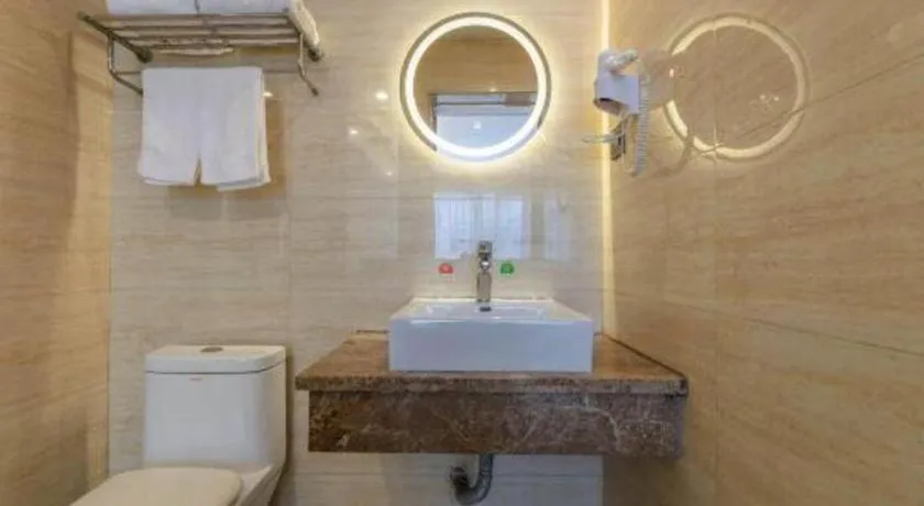 Vienna Hotel Shenzhen Pinghu Shuangyong Street Metro Station