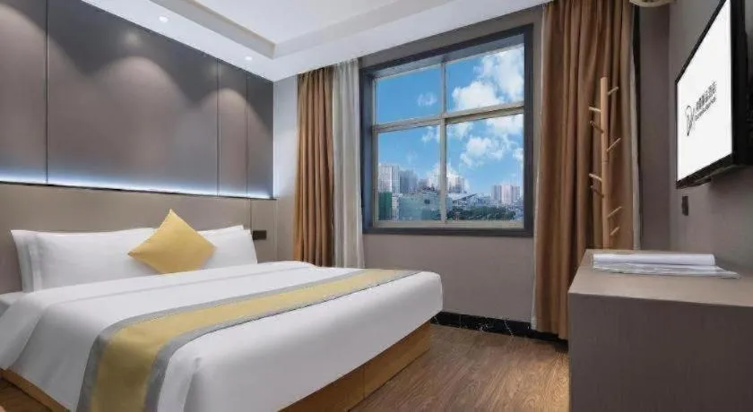 Bed in Vienna Hotel Shenzhen Pinghu Shuangyong Street Metro Station