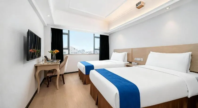 Bed in Vienna Hotel Shenzhen Pinghu Shuangyong Street Metro Station