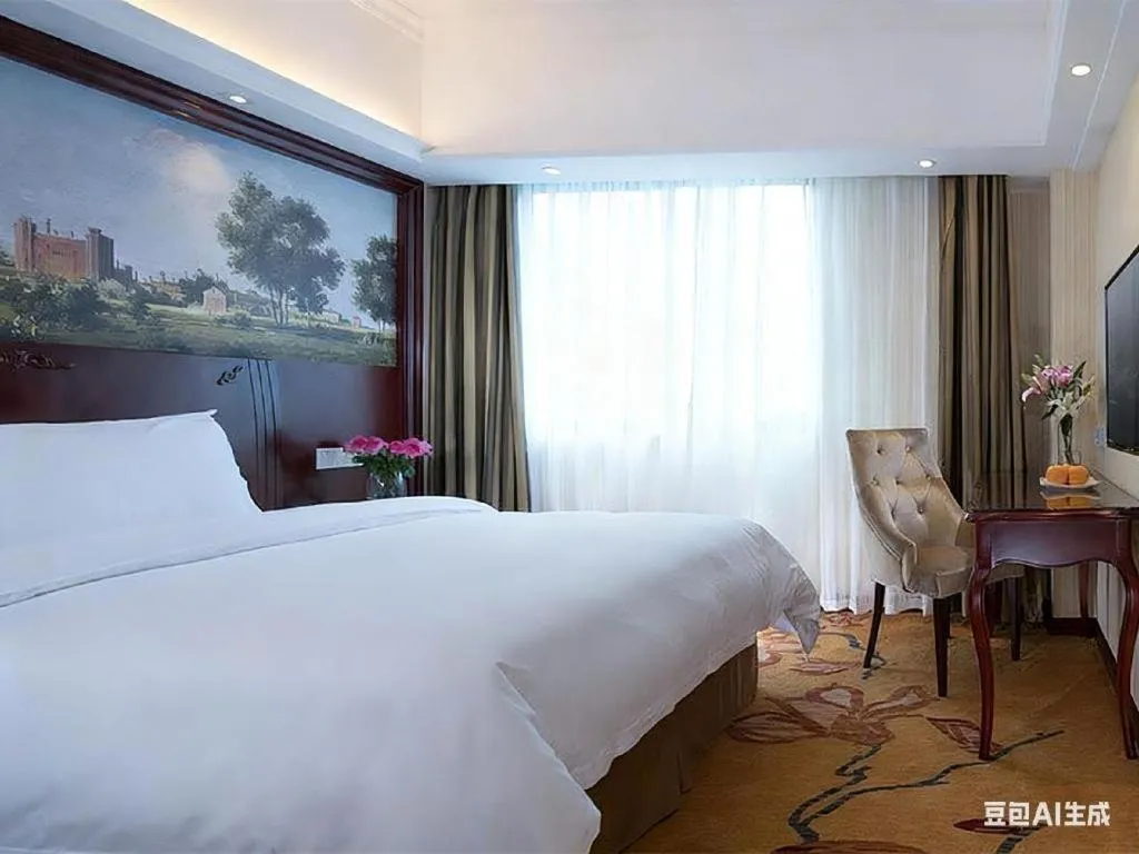 Bed in Vienna Hotel Shenzhen Pinghu Shuangyong Street Metro Station