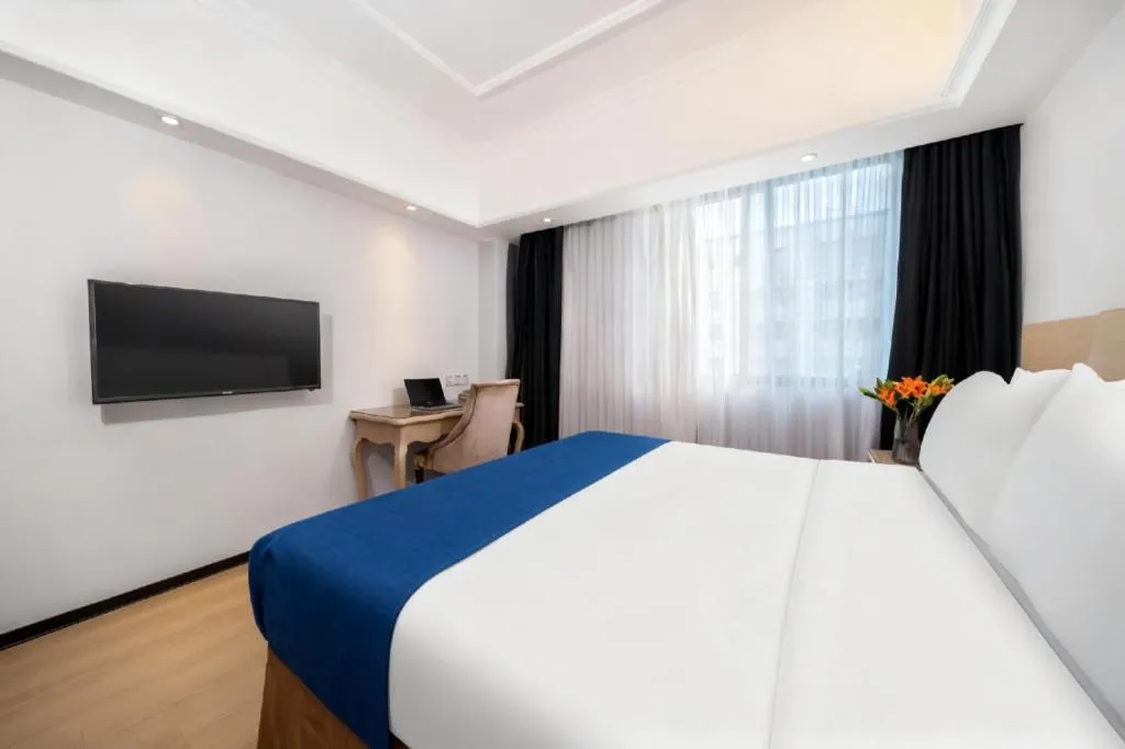 Bed in Vienna Hotel Shenzhen Pinghu Shuangyong Street Metro Station