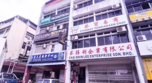 Super OYO 89465 Golden Lounge