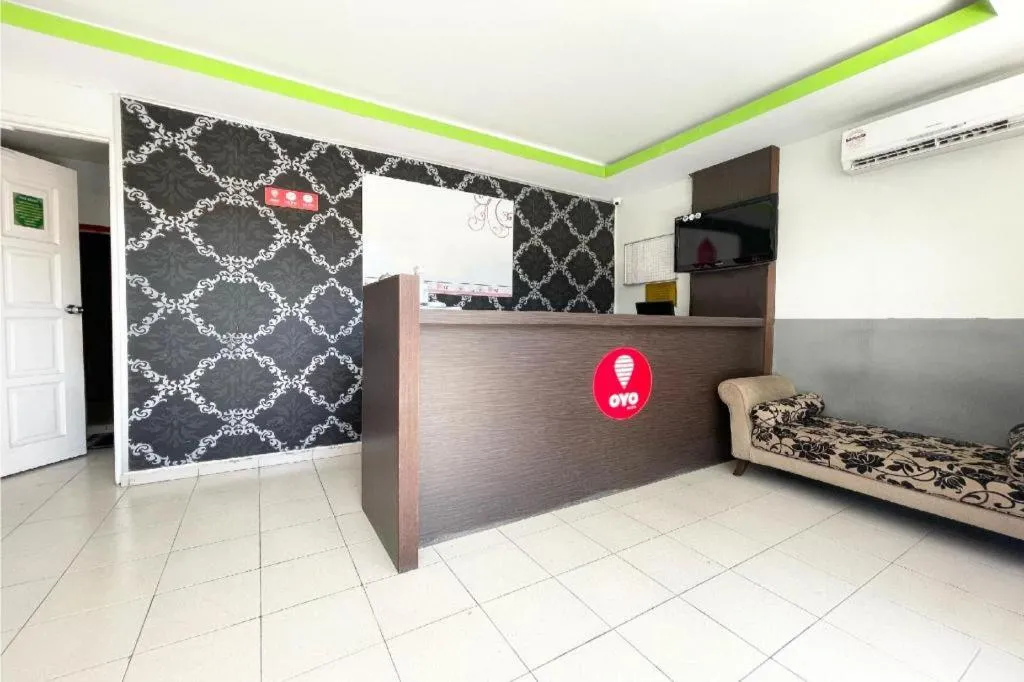 OYO 90324 Muar Station Hotel