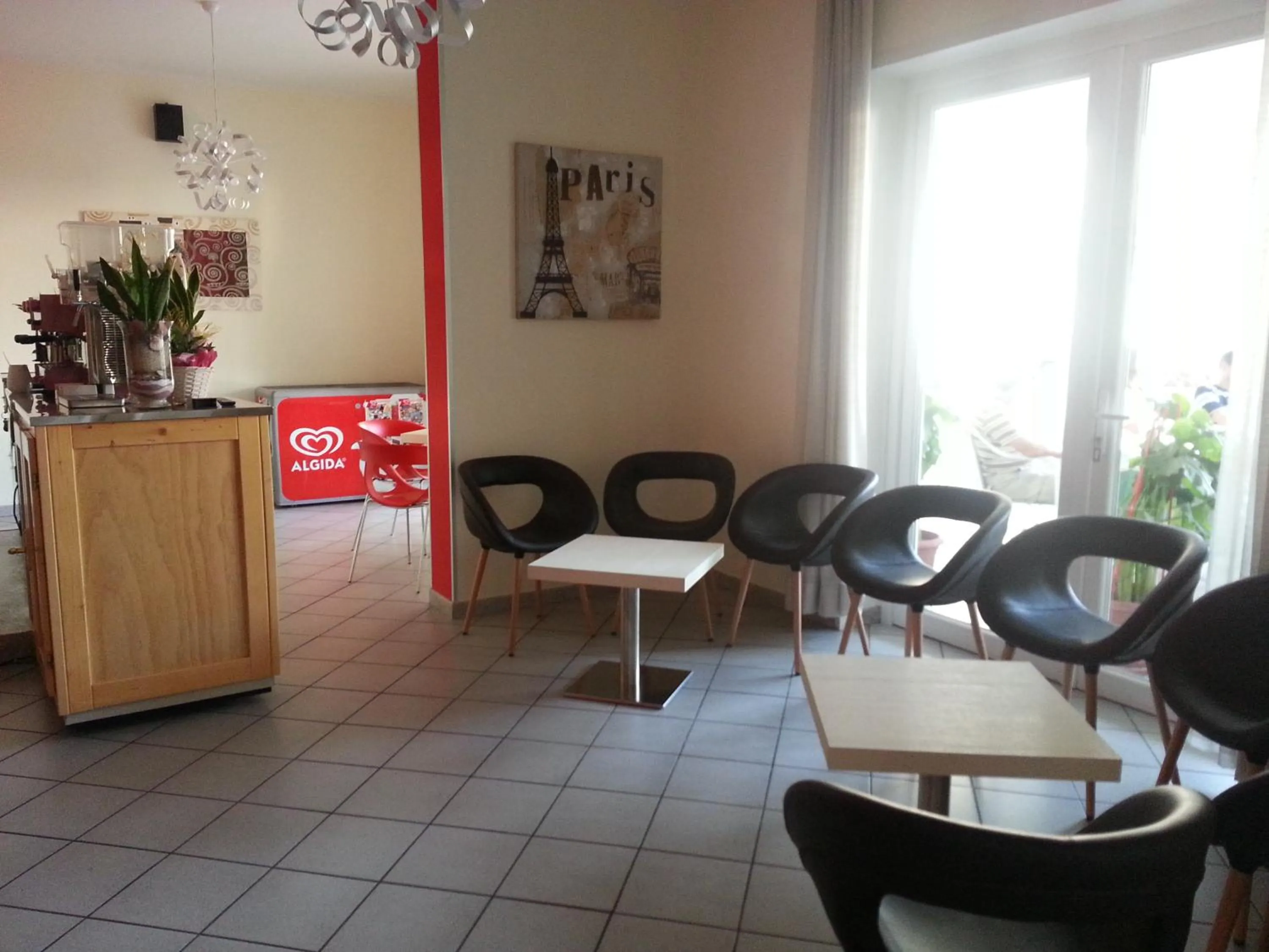 Communal lounge/ TV room in Hotel La Parigina