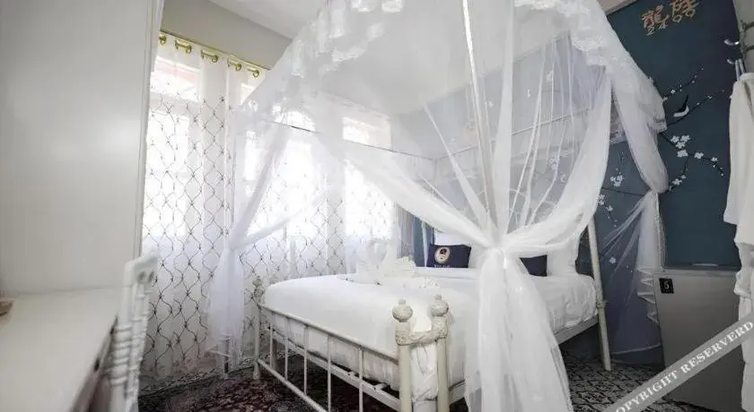 Bed in 2499 Heritage Chinatown Bangkok Hotel By RoomQuest Bed in 2499 Heritage Chinatown Bangkok Hotel By RoomQuest