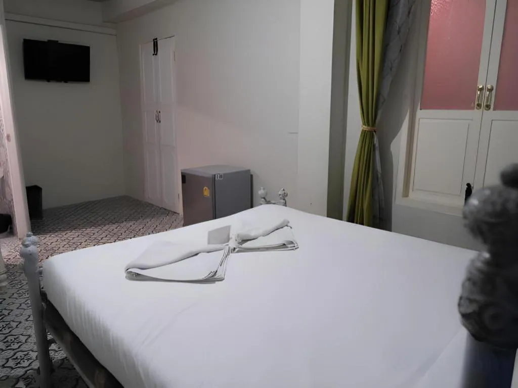 Bed in 2499 Heritage Chinatown Bangkok Hotel By RoomQuest