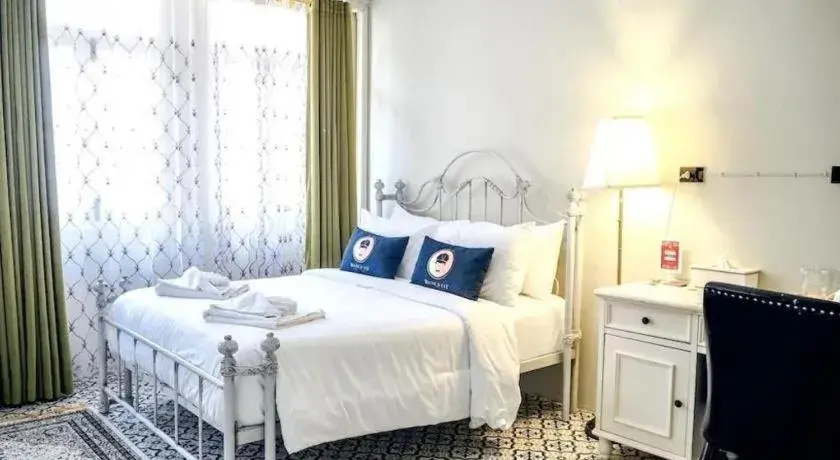 Bed in 2499 Heritage Chinatown Bangkok Hotel By RoomQuest Bed in 2499 Heritage Chinatown Bangkok Hotel By RoomQuest