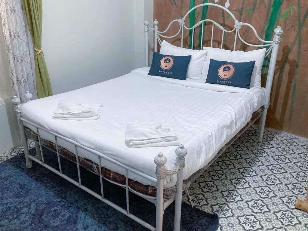 Bed in 2499 Heritage Chinatown Bangkok Hotel By RoomQuest