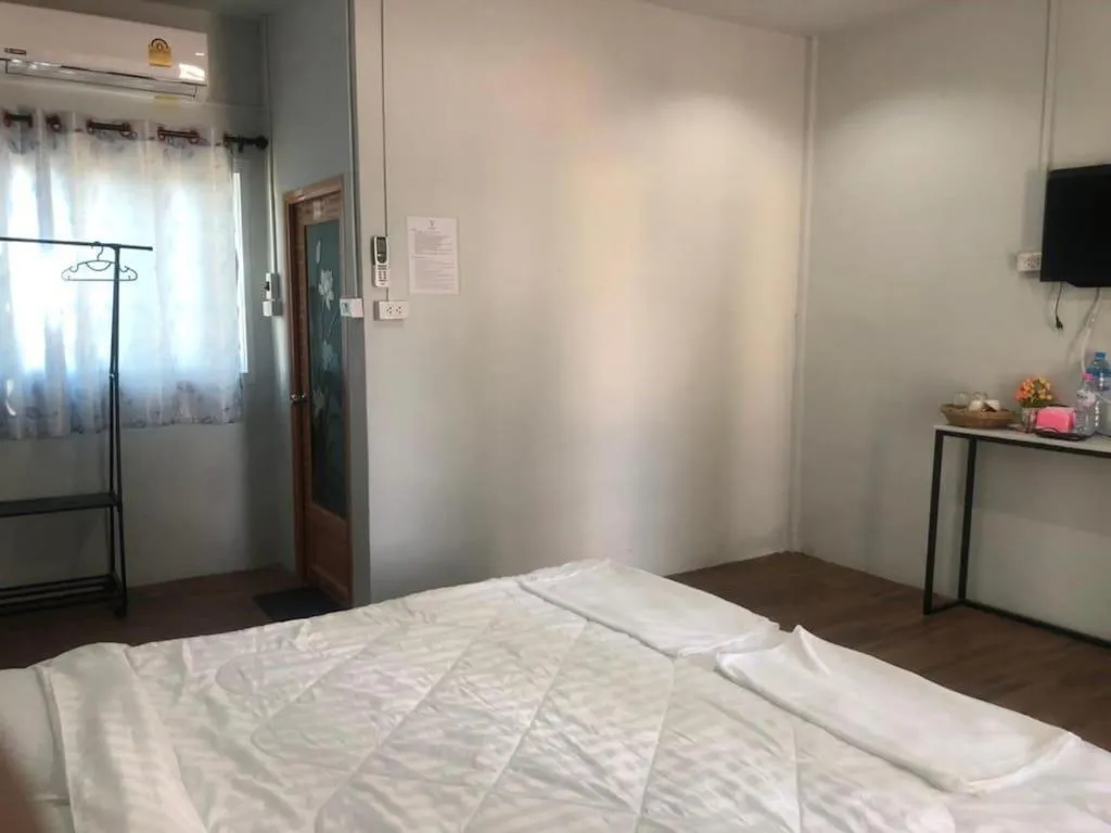 Bed in Capital O 75412 V Resort