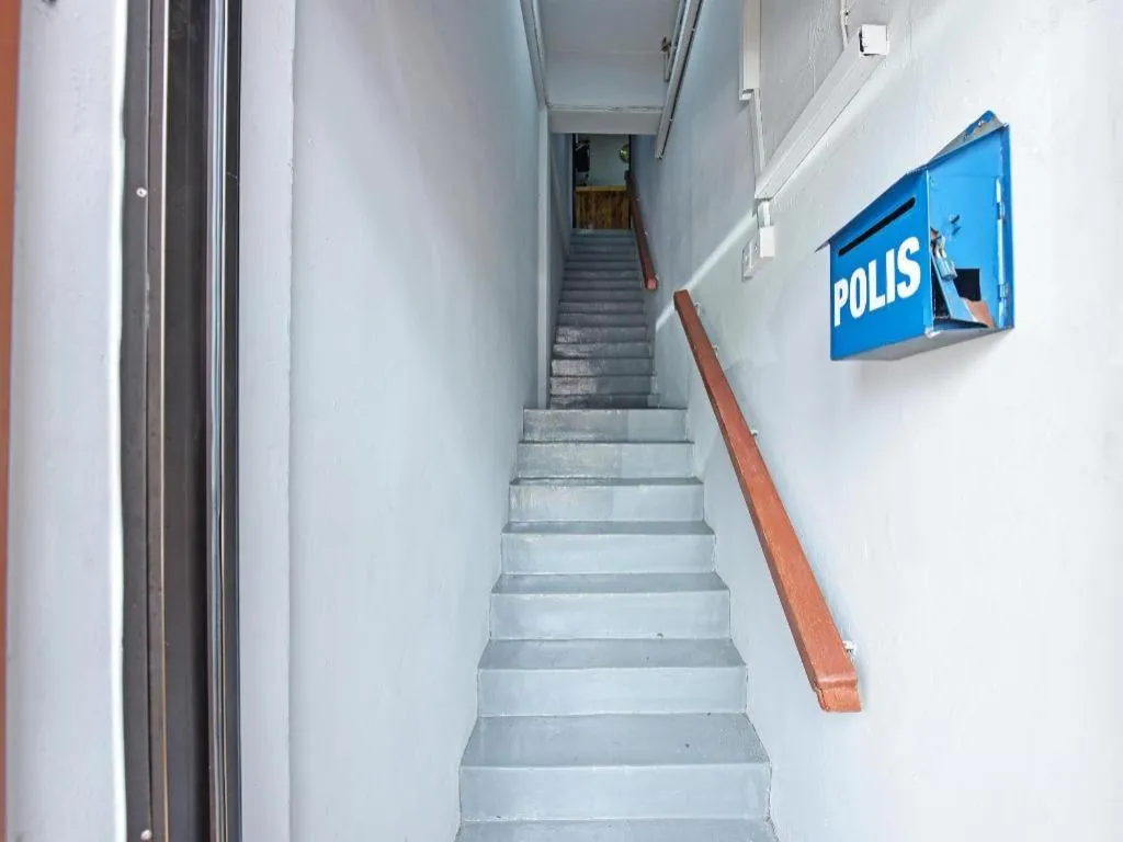 OYO 90662 The 1975 Hotel