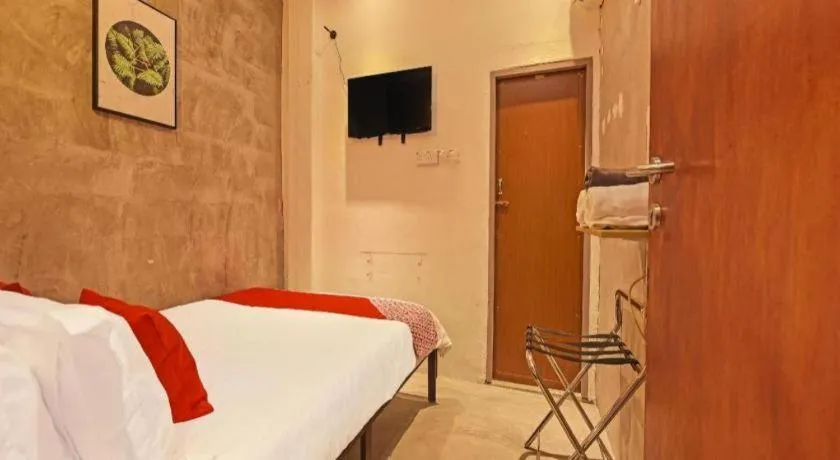 Bed in OYO 90662 The 1975 Hotel