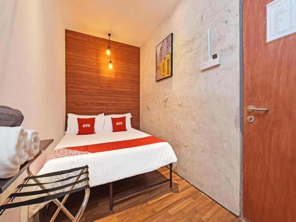 Bed in OYO 90662 The 1975 Hotel