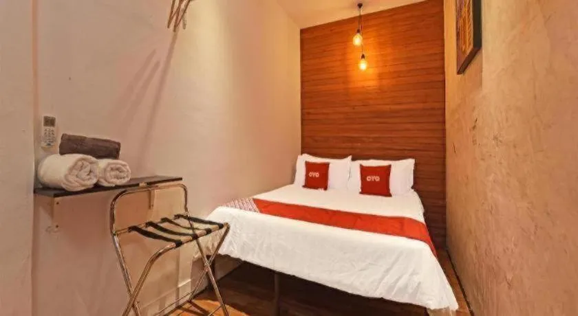Bed in OYO 90662 The 1975 Hotel
