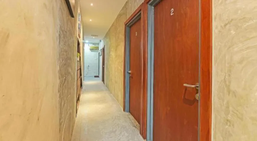 OYO 90662 The 1975 Hotel