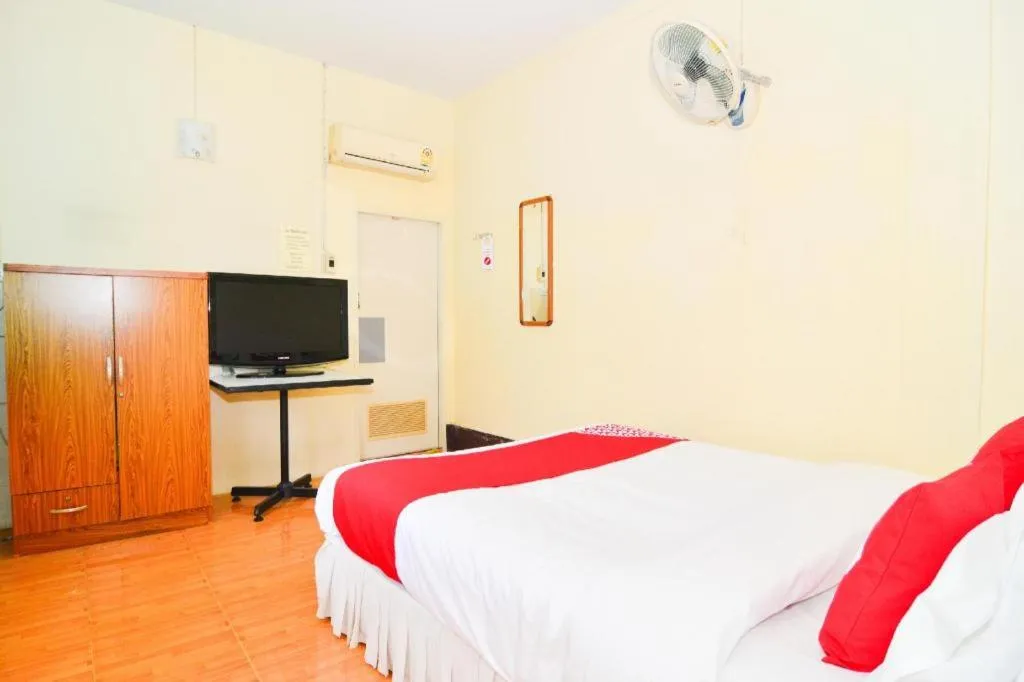 Bed in OYO 499 Pattaraporn Hotel