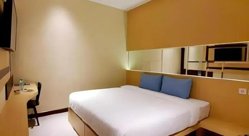 Bed in MP Hotel Kelapa Gading Bed in MP Hotel Kelapa Gading