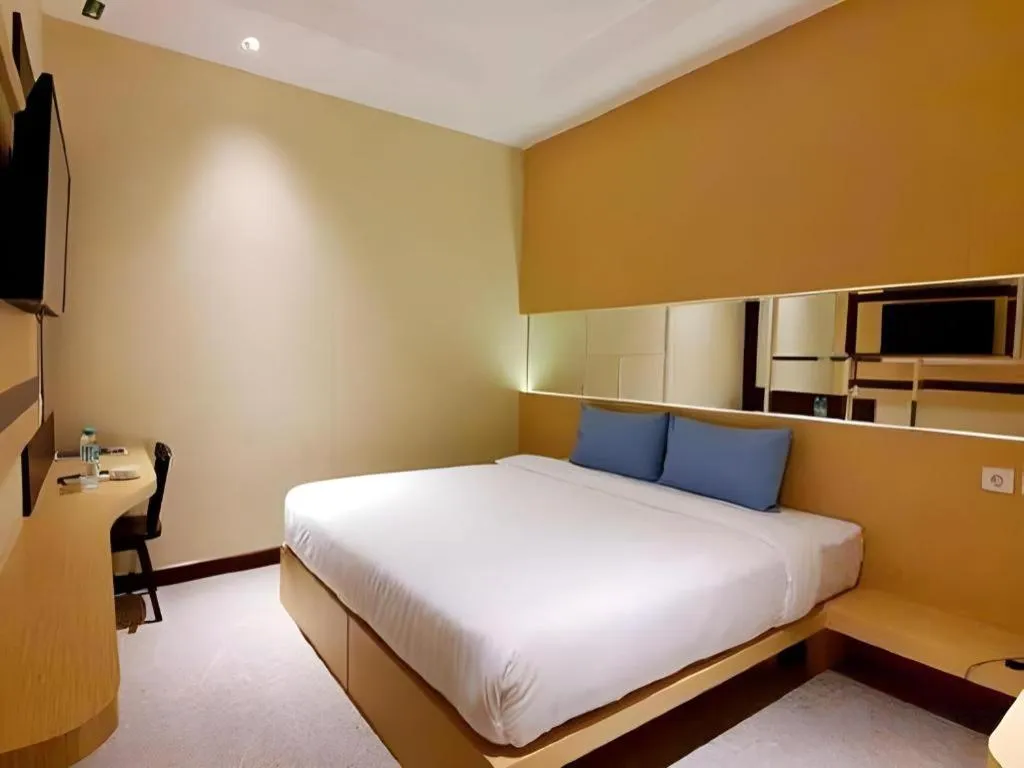 Bed in MP Hotel Kelapa Gading