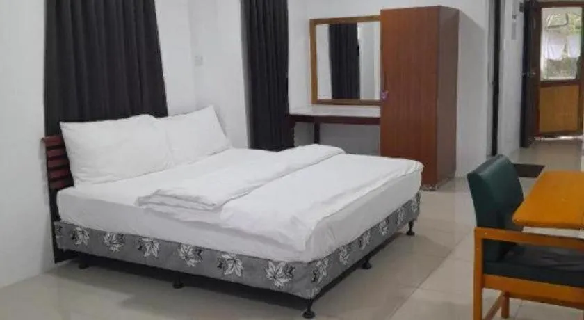 White Diamond Apartment