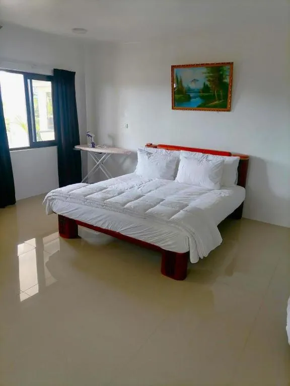 Bed in White Diamond Apartment
