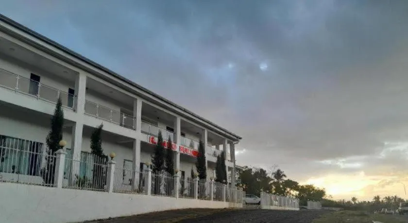 White Diamond Apartment