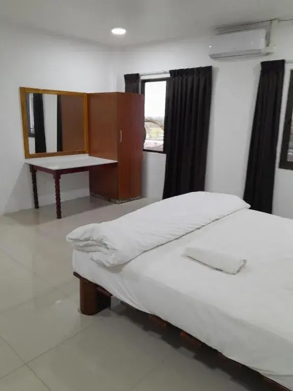 Bed in White Diamond Apartment Bed in White Diamond Apartment