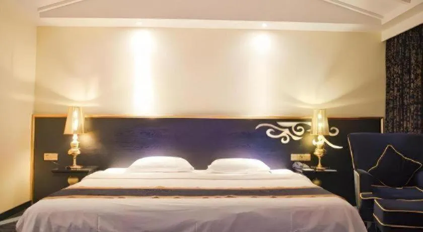 Bed in Guilin Sapphire hotel