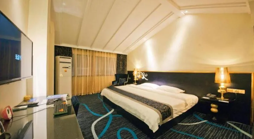 Bed in Guilin Sapphire hotel