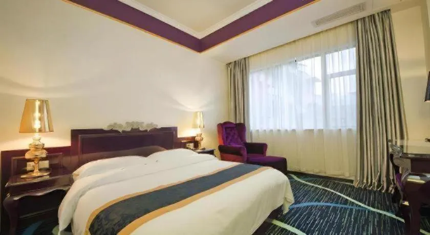 Bed in Guilin Sapphire hotel
