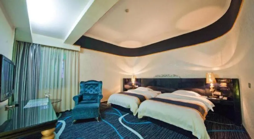 Bed in Guilin Sapphire hotel