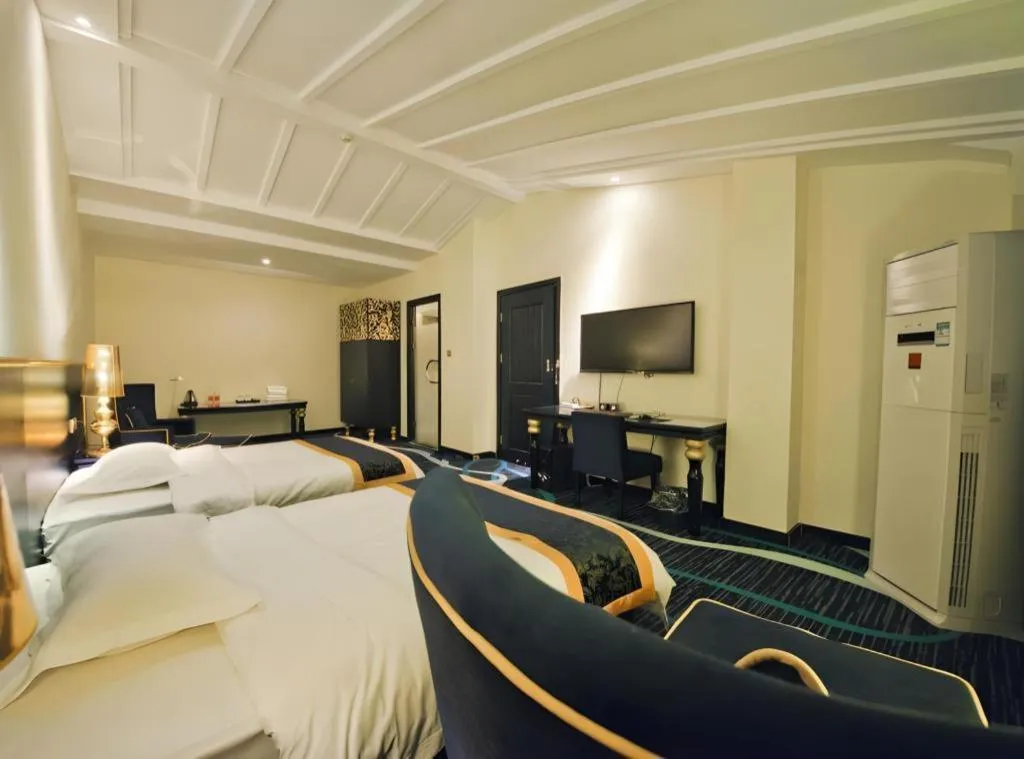 Bed in Guilin Sapphire hotel