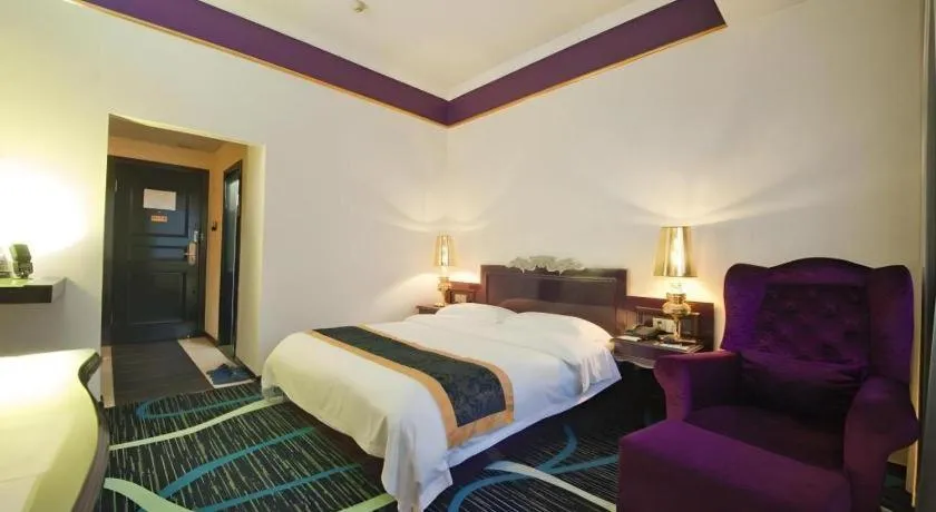 Bed in Guilin Sapphire hotel