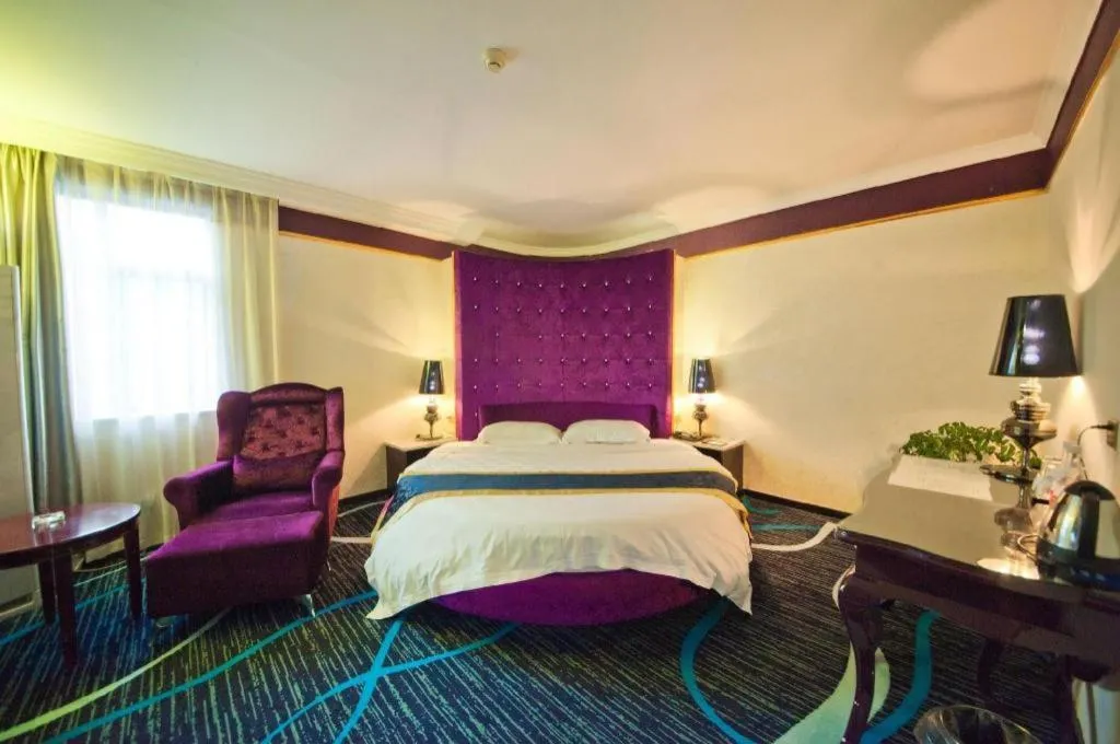 Bed in Guilin Sapphire hotel