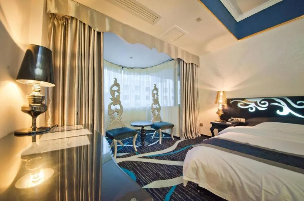 Bed in Guilin Sapphire hotel