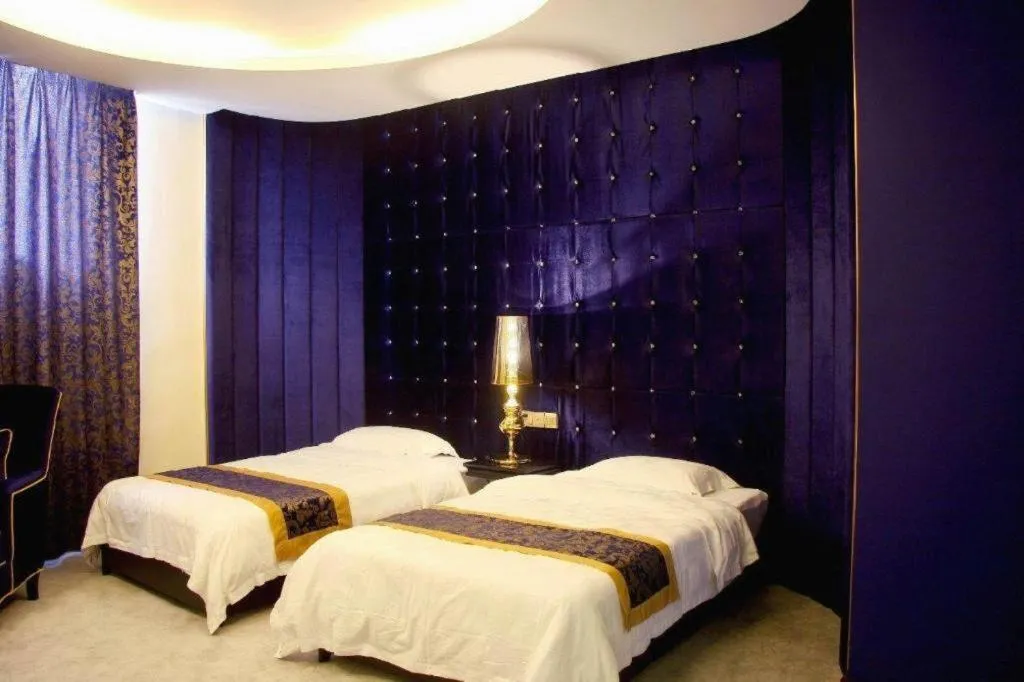 Bed in Guilin Sapphire hotel