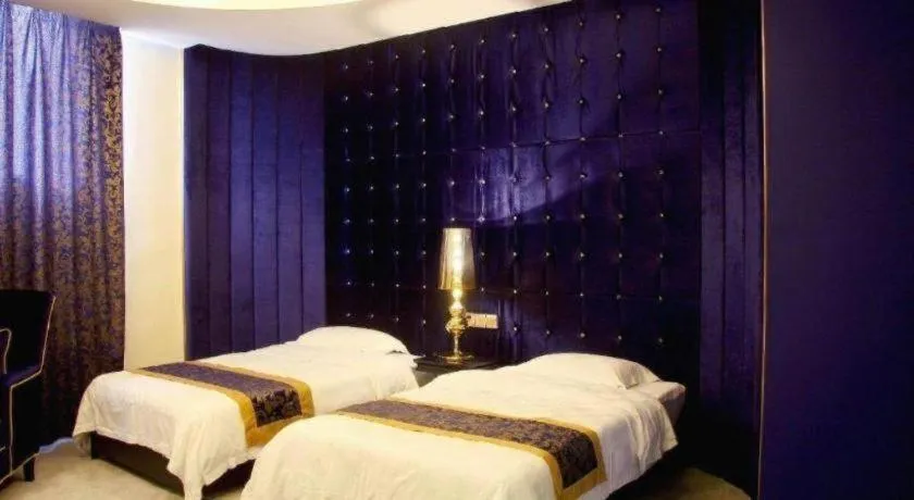 Bed in Guilin Sapphire hotel