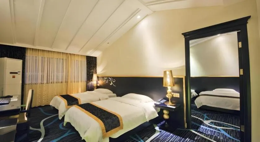 Bed in Guilin Sapphire hotel