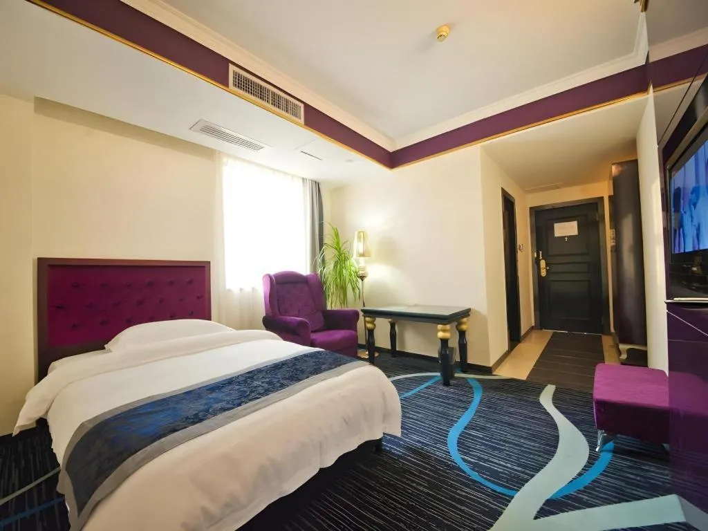 Bed in Guilin Sapphire hotel