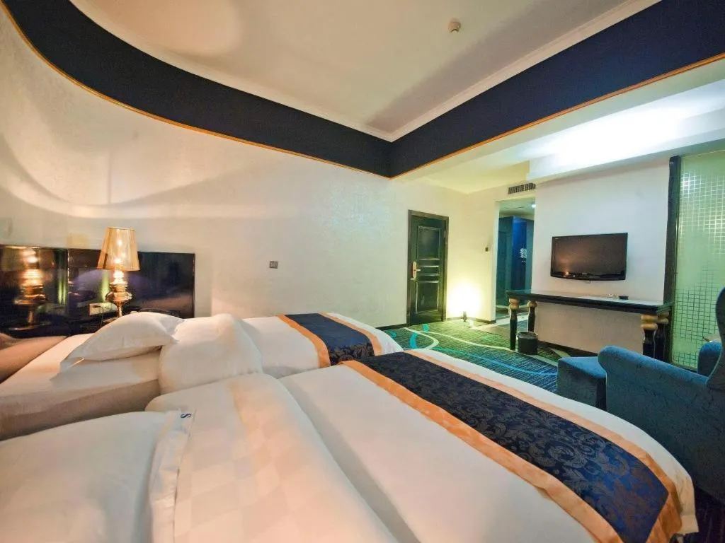 Bed in Guilin Sapphire hotel