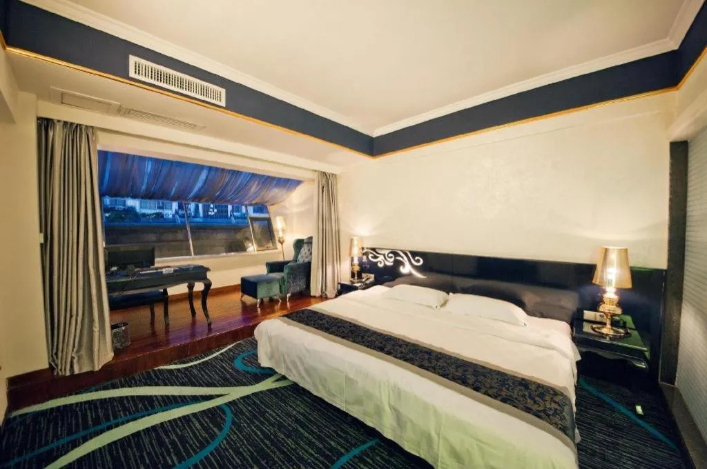 Bed in Guilin Sapphire hotel
