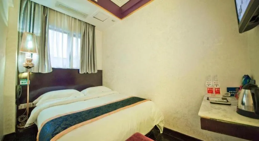 Bed in Guilin Sapphire hotel