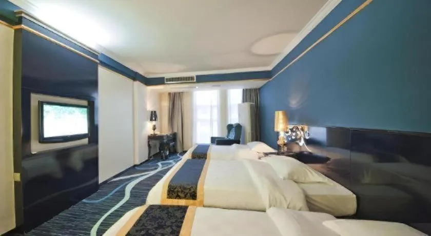 Bed in Guilin Sapphire hotel