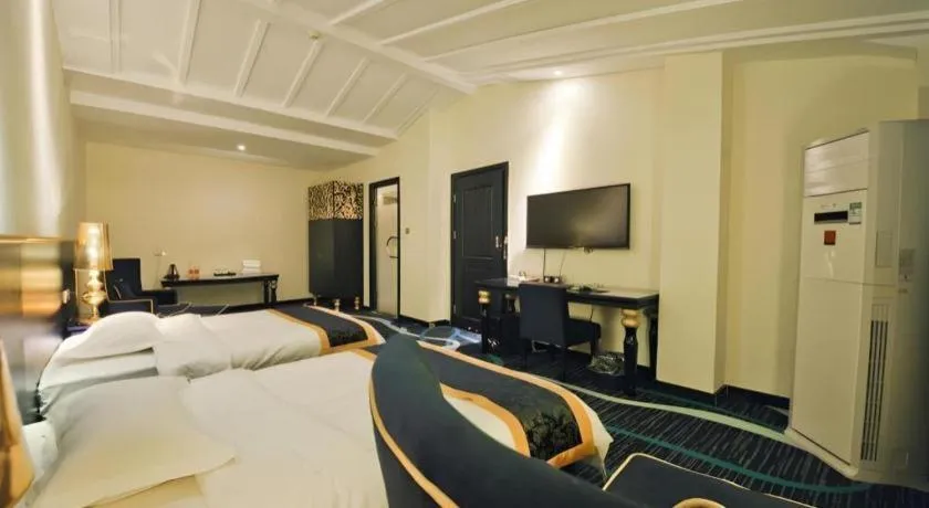 Bed in Guilin Sapphire hotel