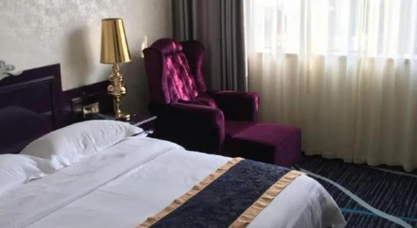 Bed in Guilin Sapphire hotel