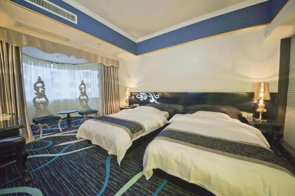 Bed in Guilin Sapphire hotel
