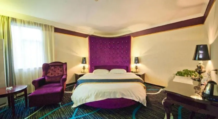 Bed in Guilin Sapphire hotel