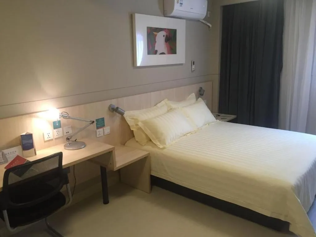 Bed in Jinjiang Inn Tianjin Changjiang Avenue