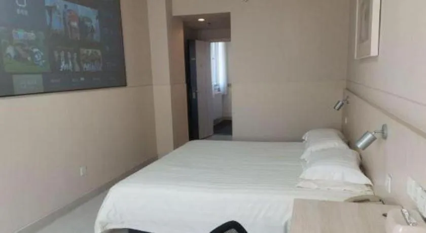 Bed in Jinjiang Inn Tianjin Changjiang Avenue