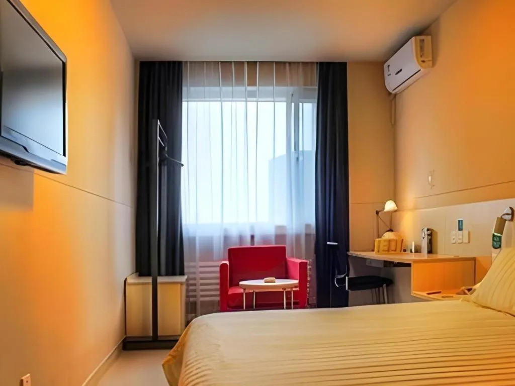 Bed in Jinjiang Inn Tianjin Changjiang Avenue