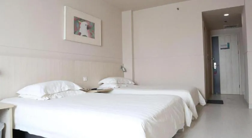Bed in Jinjiang Inn Tianjin Changjiang Avenue
